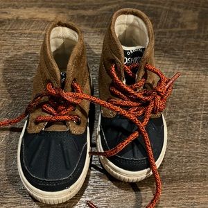 Oshkosh duck boot